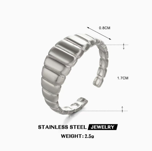 Chunky Ribbed Croissant Dome Ring — Silver