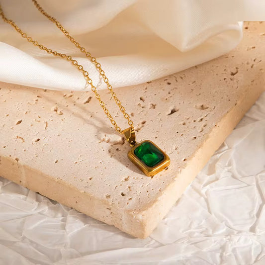 Green gemstone necklace