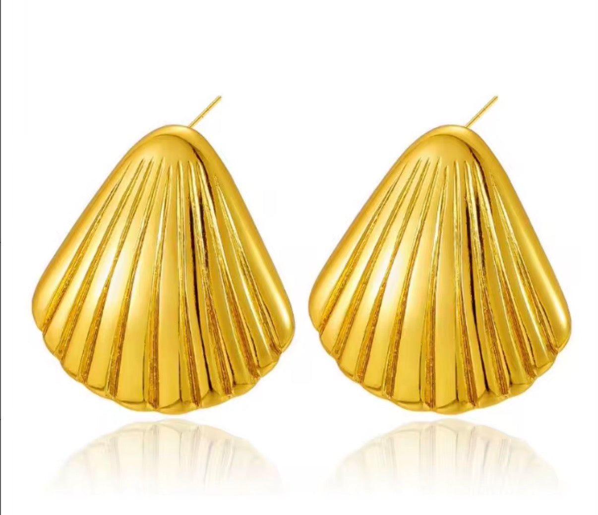 Ribbed Shell Drop Studs