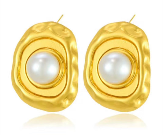 Molten Frame Pearl Studs