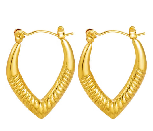 Ribbed Heart Point Hoops
