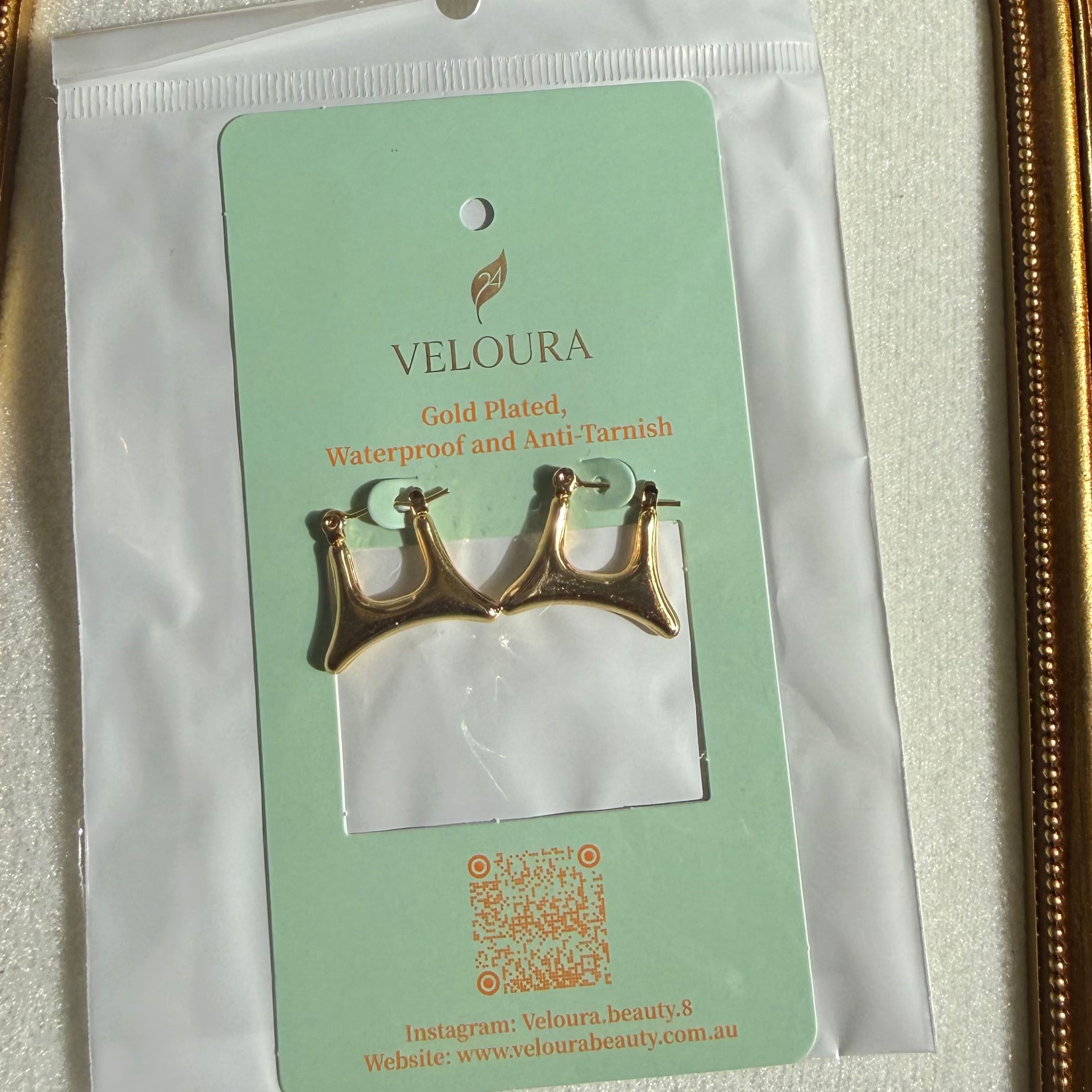 Sculpted Crown Hoop Earrings