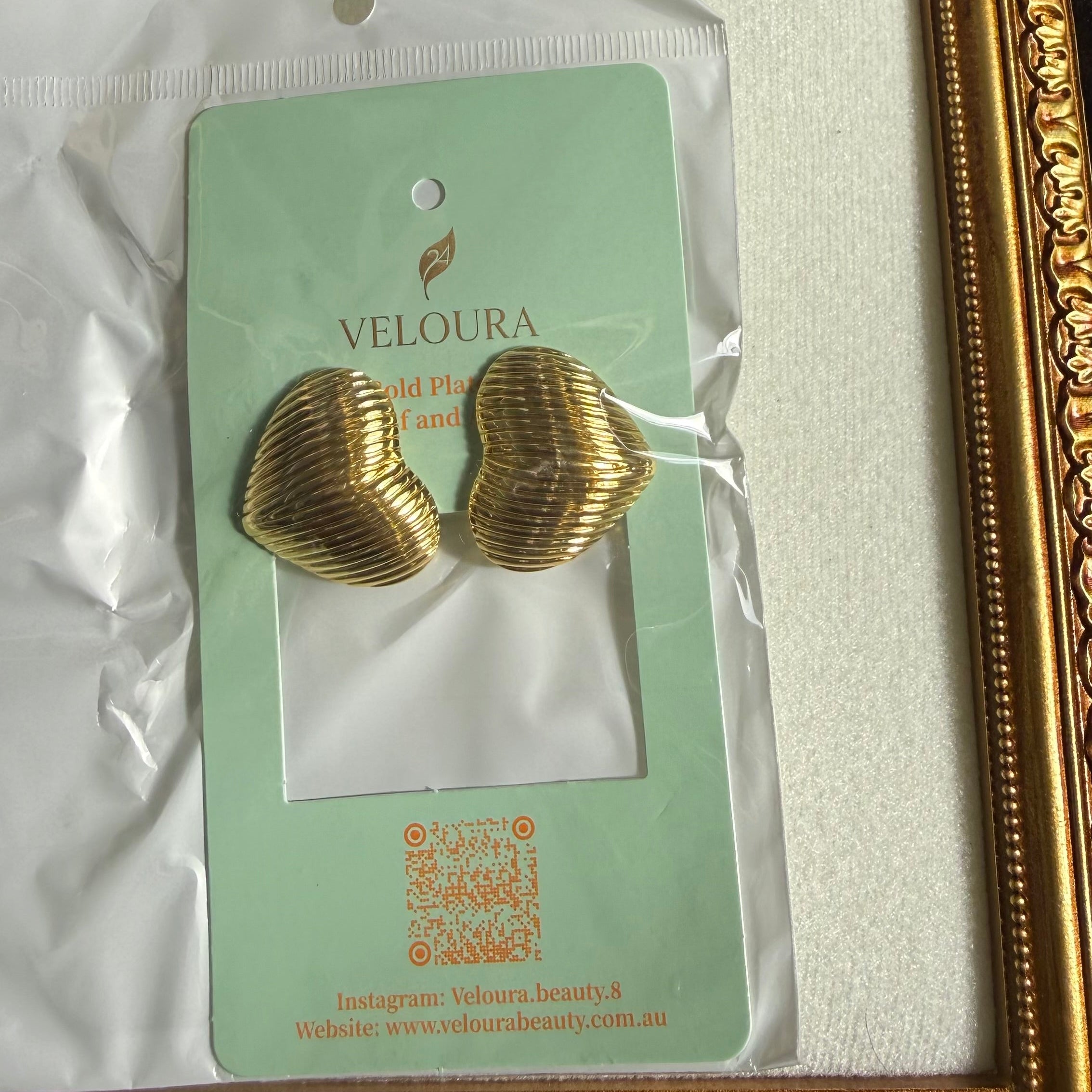 Ribbed Puffed Heart Stud Earrings