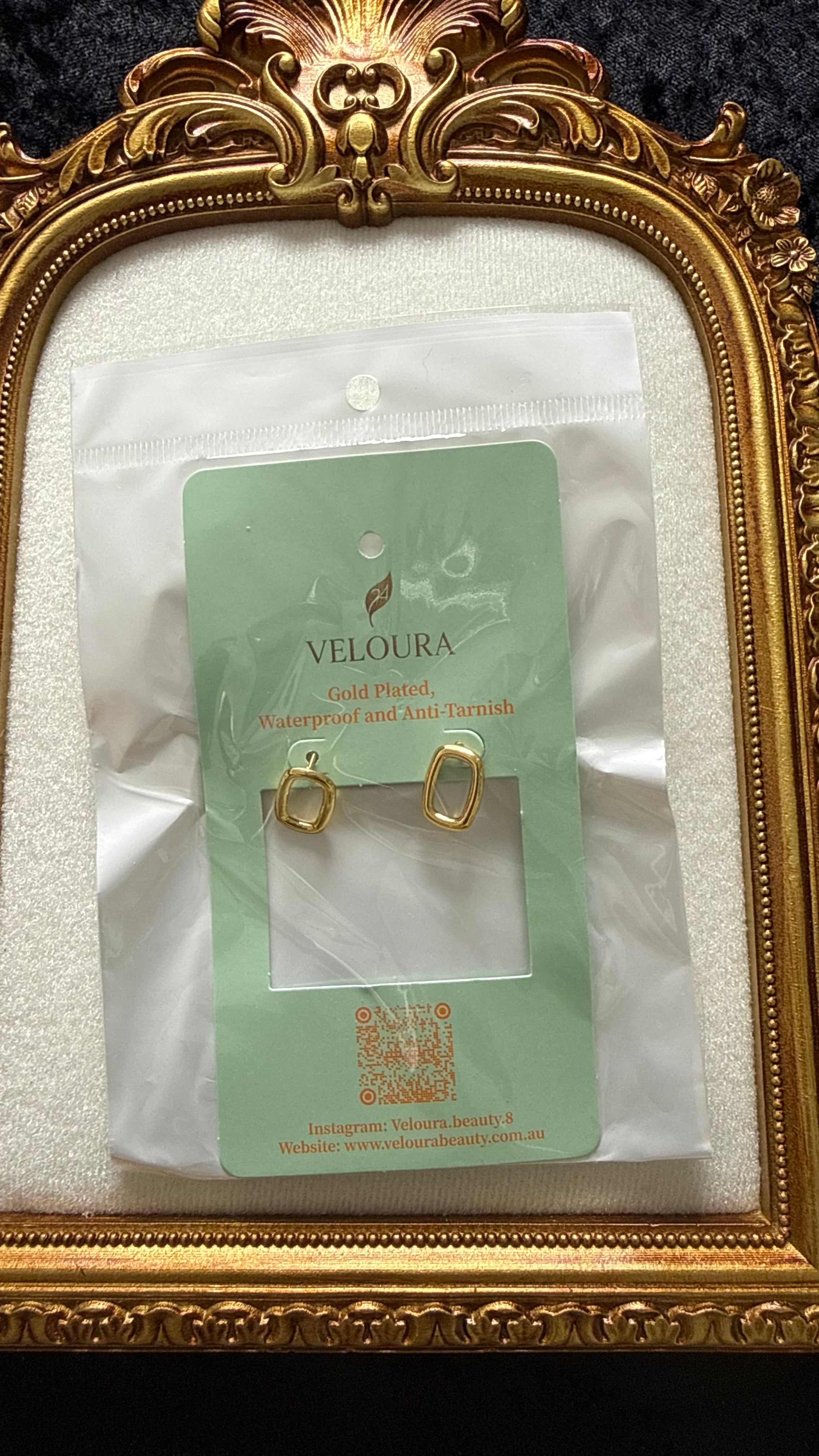 Open Oval Frame Stud Earrings