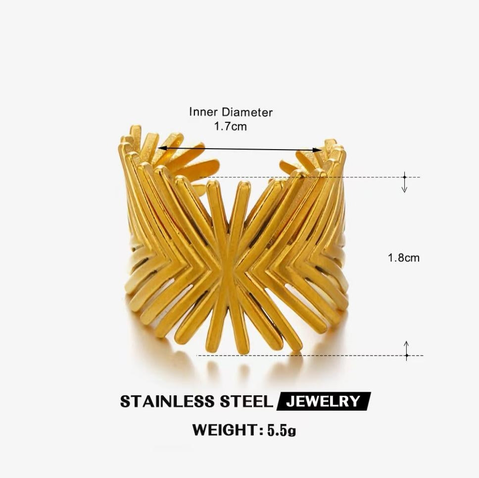 Starburst Ray Statement Ring — Gold