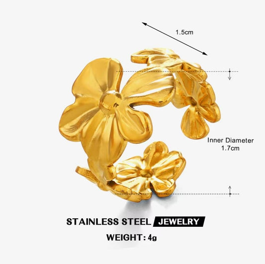 Blooming Floral Cluster Ring — Gold