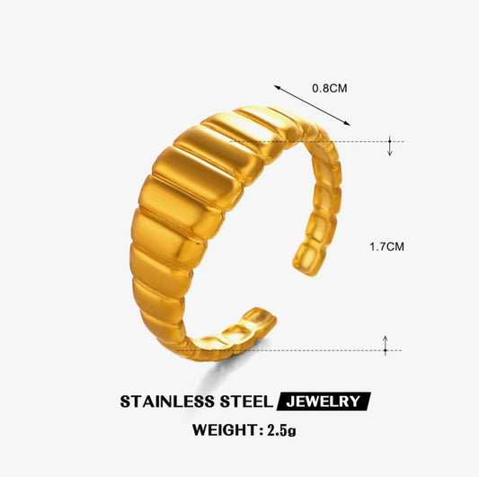 Chunky Ribbed Croissant Dome Ring — Gold