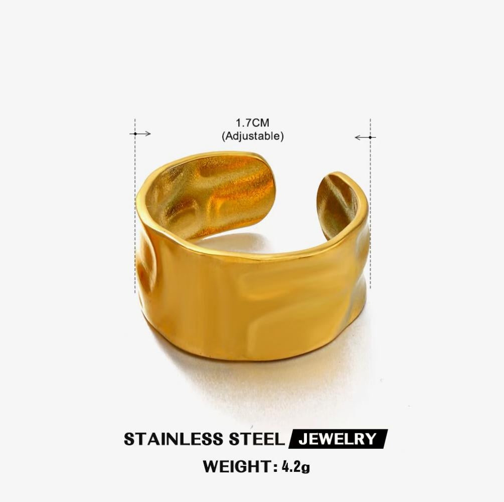Hammered Wide Dome Ring — Gold