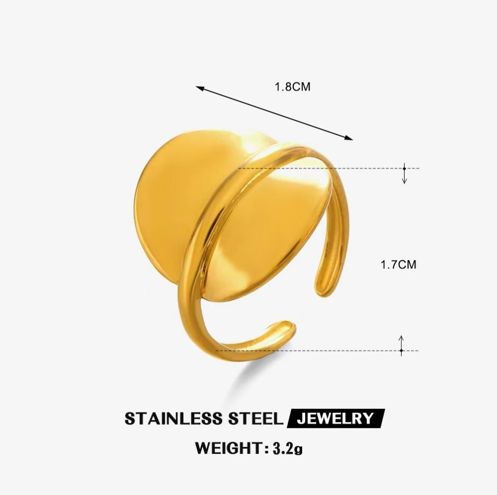 Sleek Curved Saddle Adjustable Ring — Gold