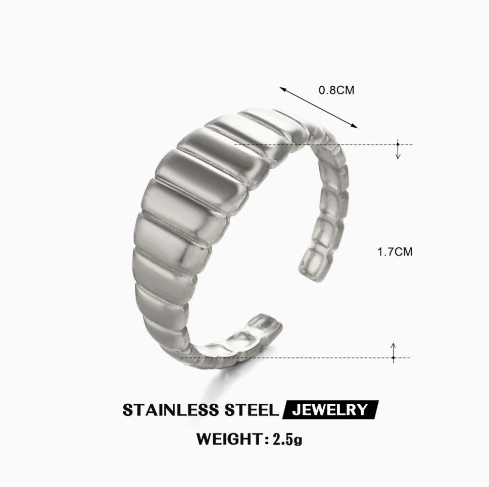 Chunky Ribbed Croissant Dome Ring — Silver