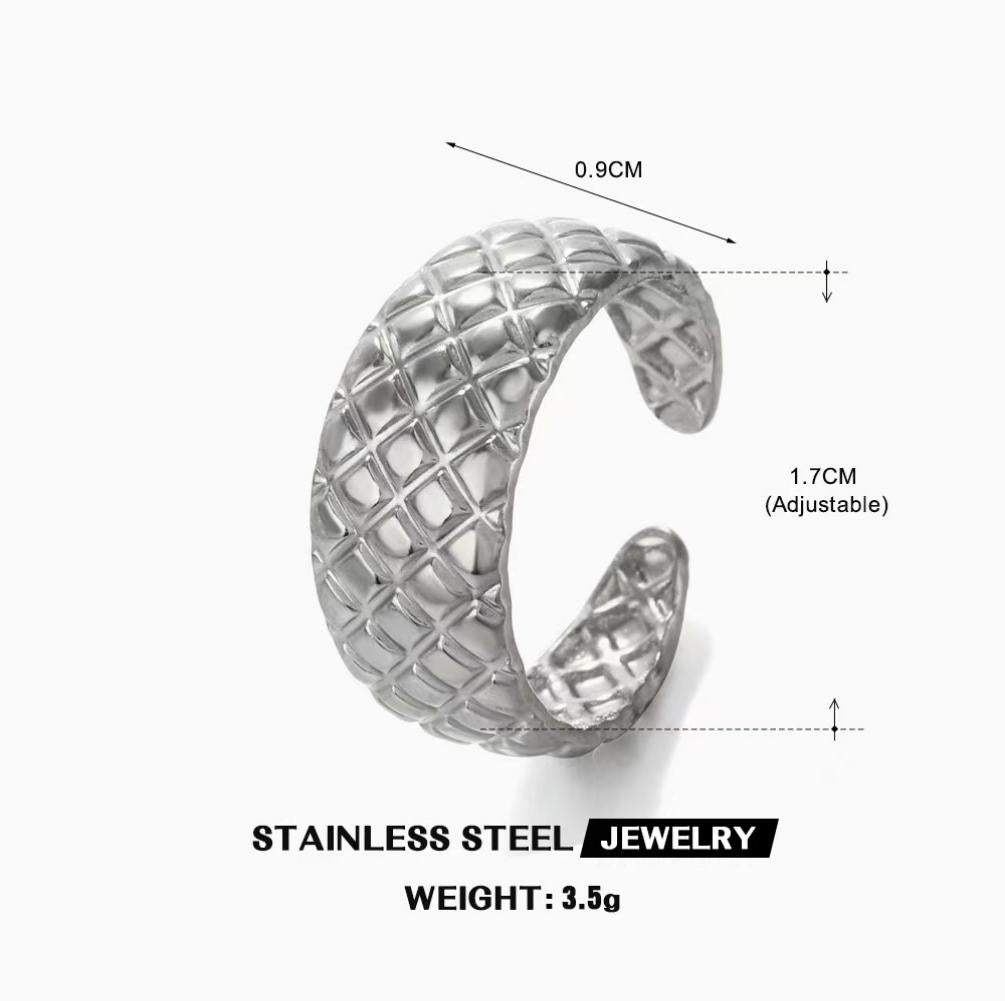 Quilted Lattice Dome Ring — Silver