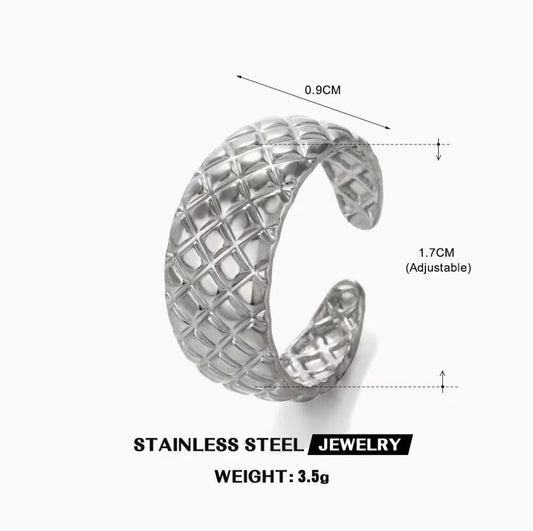 Quilted Lattice Dome Ring — Silver
